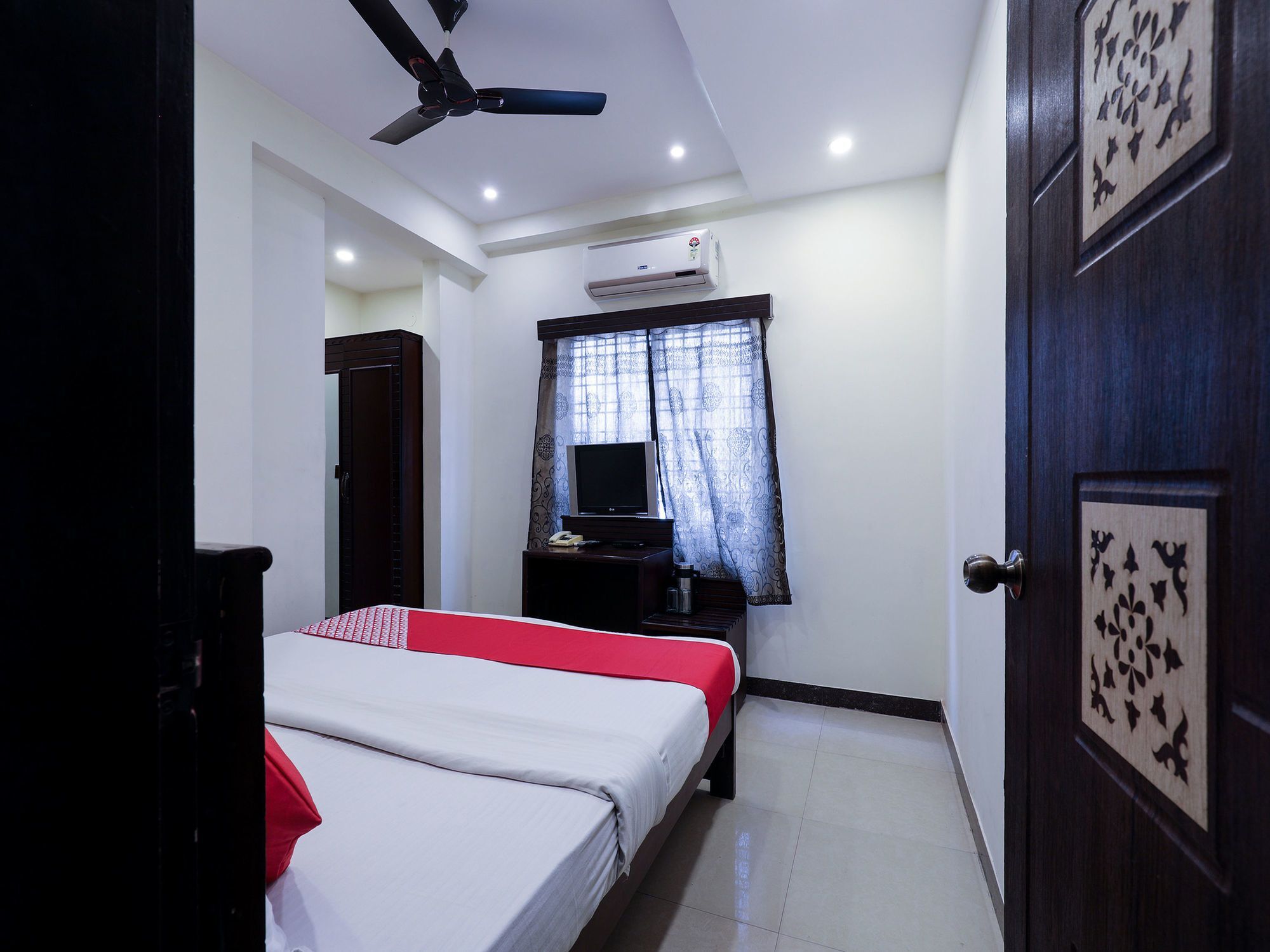 Oyo 16539 Grand Sandarshini Inn Hyderabad Eksteriør bilde