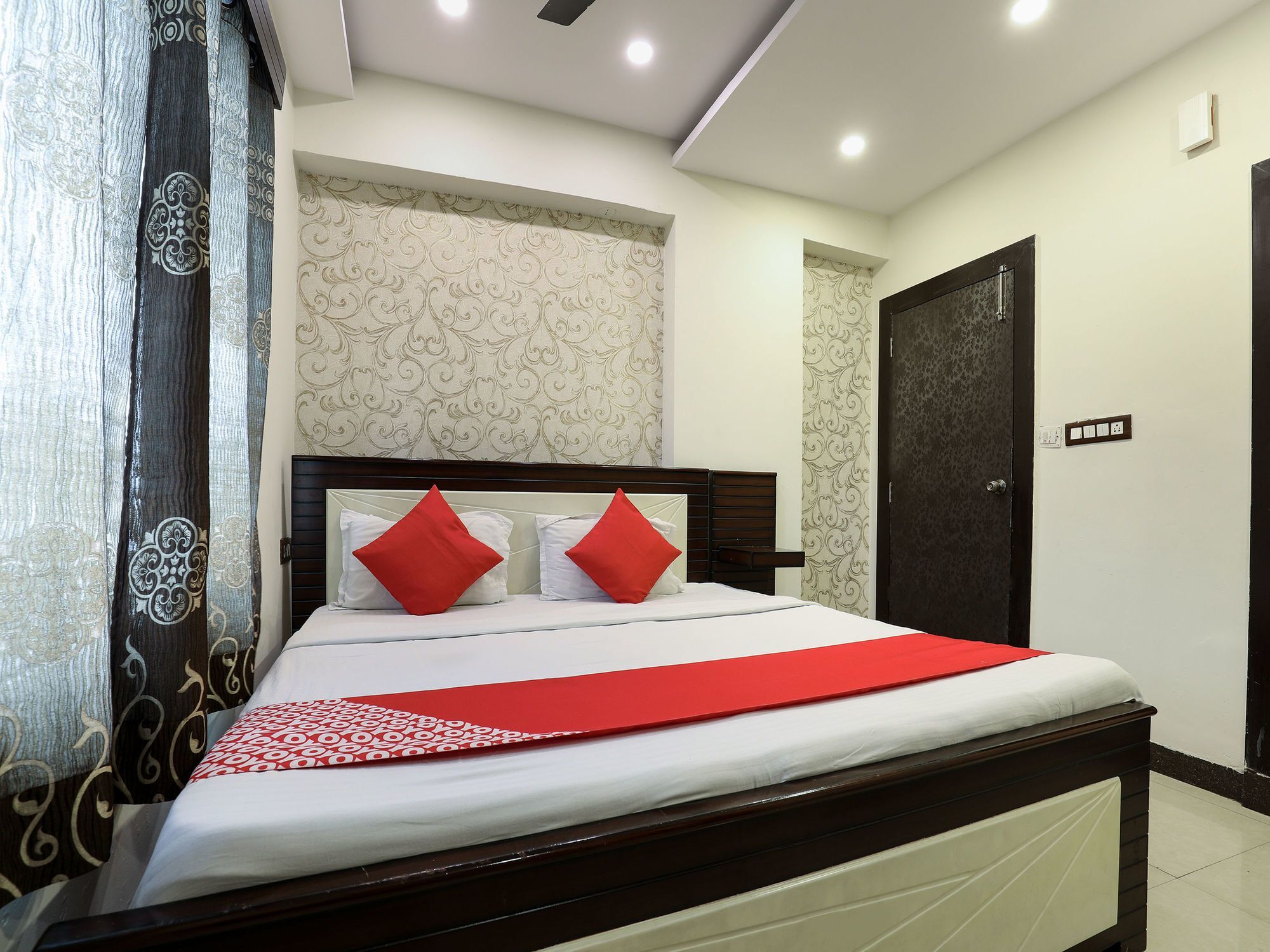 Oyo 16539 Grand Sandarshini Inn Hyderabad Eksteriør bilde