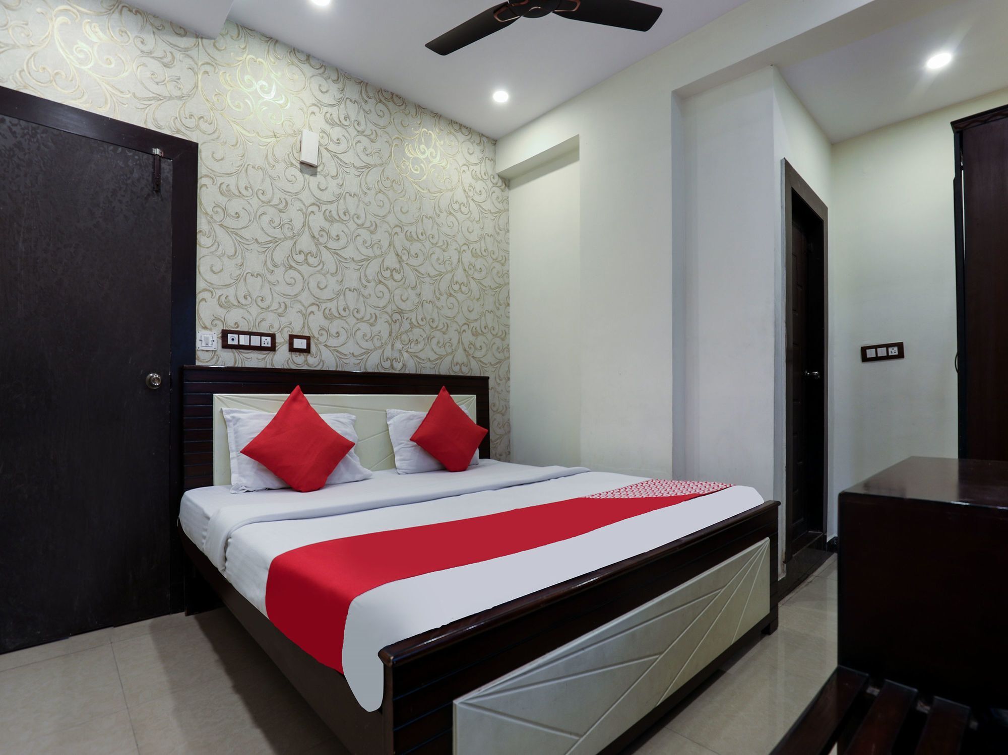 Oyo 16539 Grand Sandarshini Inn Hyderabad Eksteriør bilde
