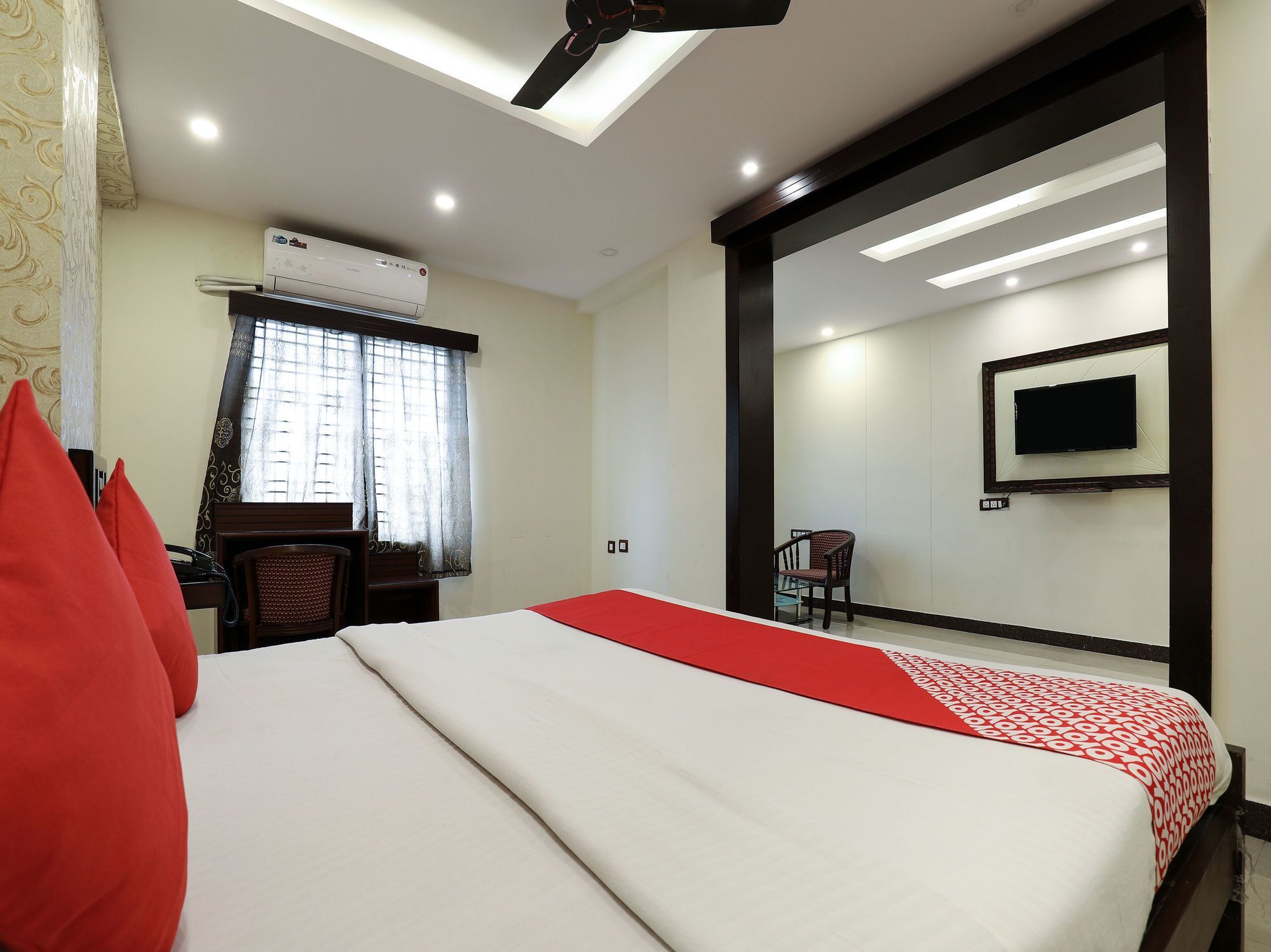 Oyo 16539 Grand Sandarshini Inn Hyderabad Eksteriør bilde